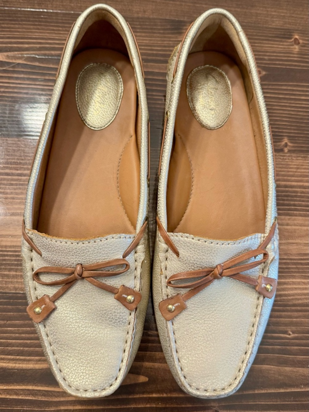 Clarks Artisan Dunbar Gold Metallic Leather Driving Moccasins Size 7 - Picture 2 of 8